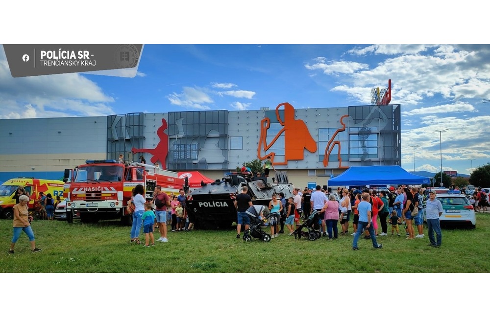 FOTO: Policajti v akcii, 2. septembra pred obchodným domom Laugaricio, foto 10