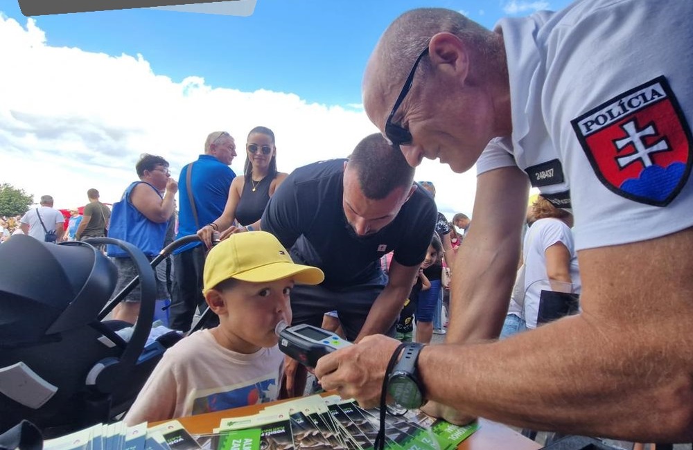 FOTO: Policajti v akcii, 2. septembra pred obchodným domom Laugaricio, foto 12