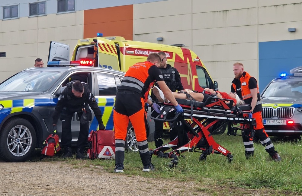 FOTO: Policajti v akcii, 2. septembra pred obchodným domom Laugaricio, foto 14