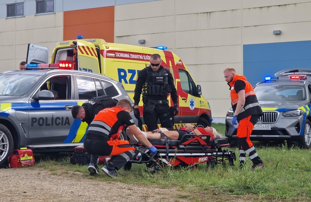 FOTO: Policajti v akcii, 2. septembra pred obchodným domom Laugaricio, foto 16
