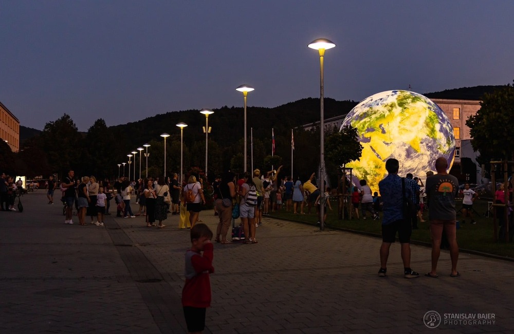 FOTO: Modely planét na námestí v Partizánskom, foto 5
