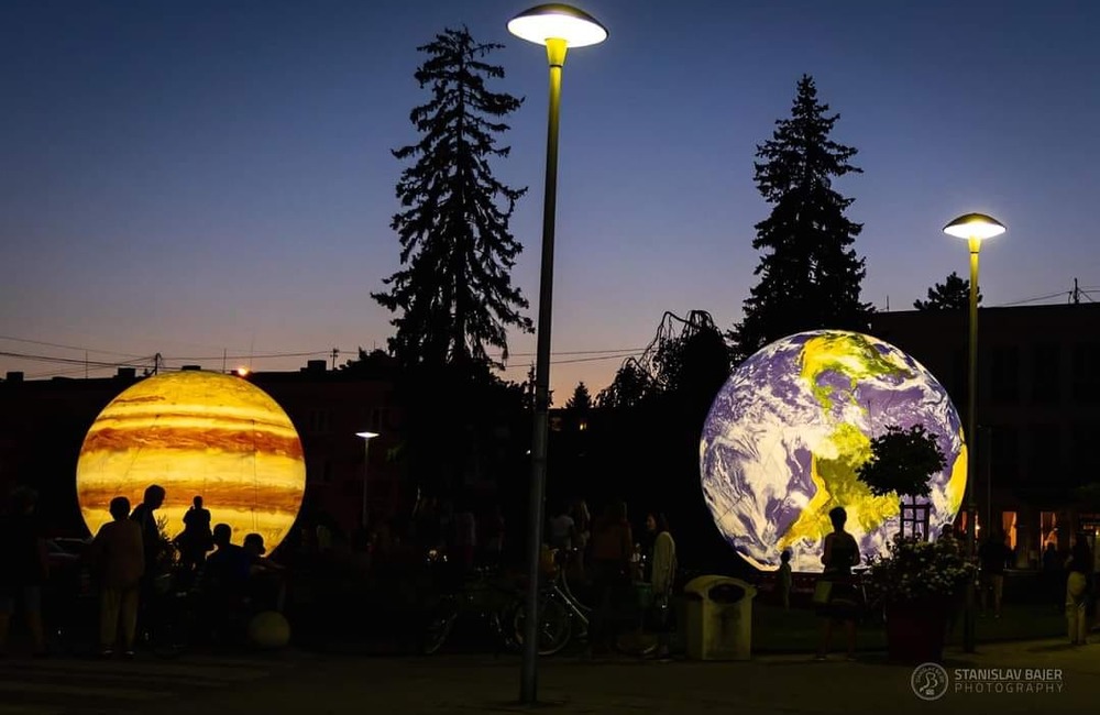 FOTO: Modely planét na námestí v Partizánskom, foto 8