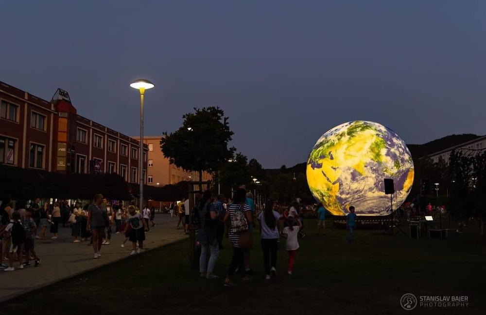 FOTO: Modely planét na námestí v Partizánskom, foto 9