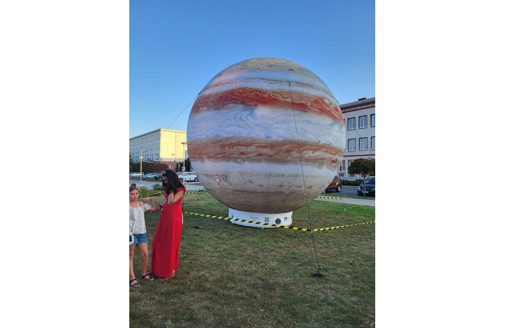 FOTO: Modely planét na námestí v Partizánskom, foto 14