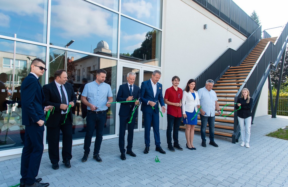 FOTO: Do dvoch škôl Trenčianskeho kraja pribudli moderné športoviská, foto 26