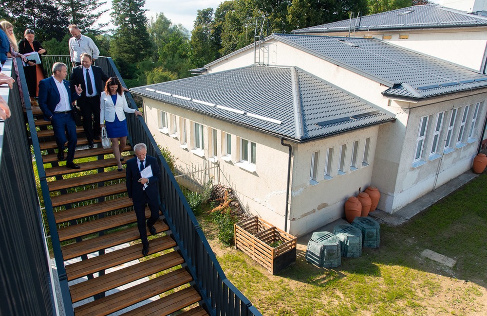 FOTO: Do dvoch škôl Trenčianskeho kraja pribudli moderné športoviská, foto 30