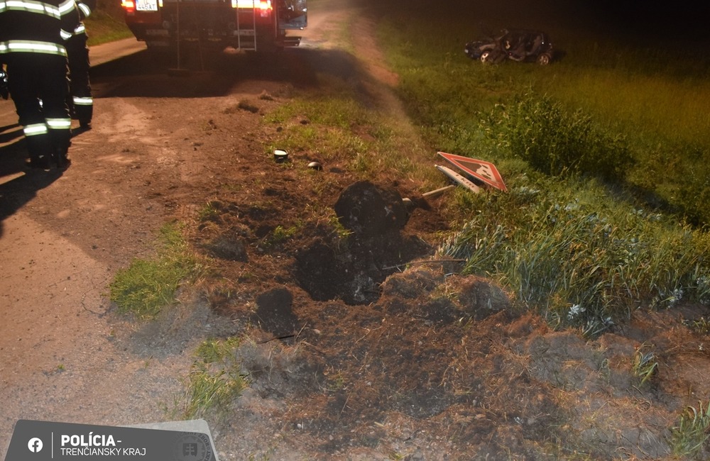 FOTO: Dopravnú nehodu pri Ilave spôsobil 21-ročný mladík, foto 4