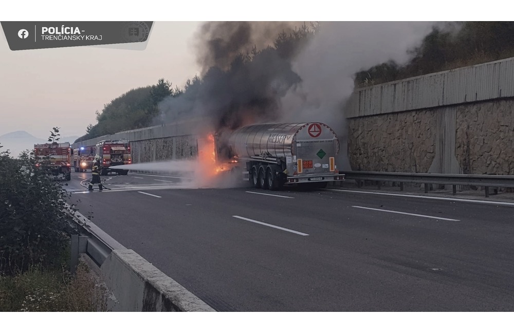 FOTO: Rýchly zásah hasičov pri požiari cisterny na diaľnici D1, foto 11