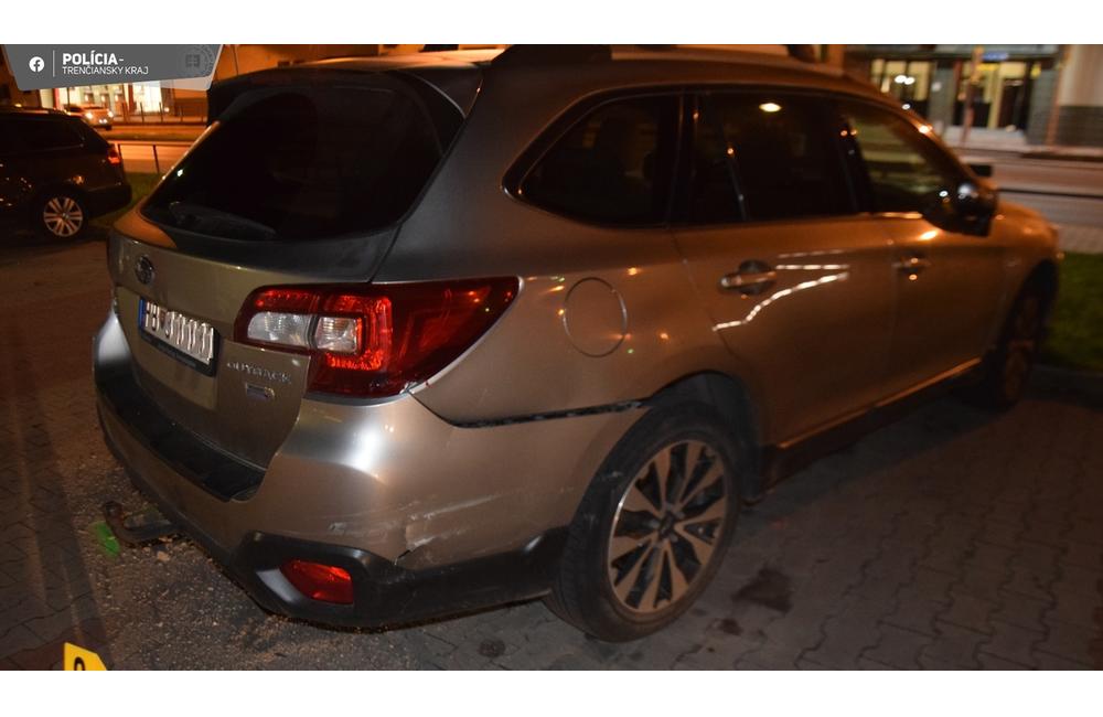 FOTO: Opitý vodič v Považskej Bystrici nabúral do zaparkovaného auta, foto 3