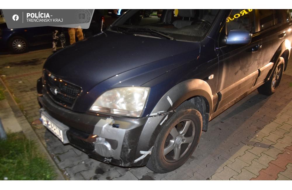 FOTO: Opitý vodič v Považskej Bystrici nabúral do zaparkovaného auta, foto 1