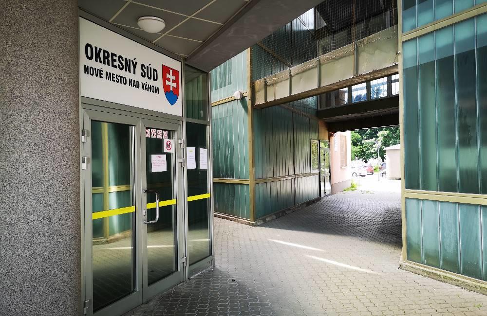 FOTO: Obvinený muž z tragédie v Čachticiach do väzby nepôjde. Rozhodol o tom súd, foto 2