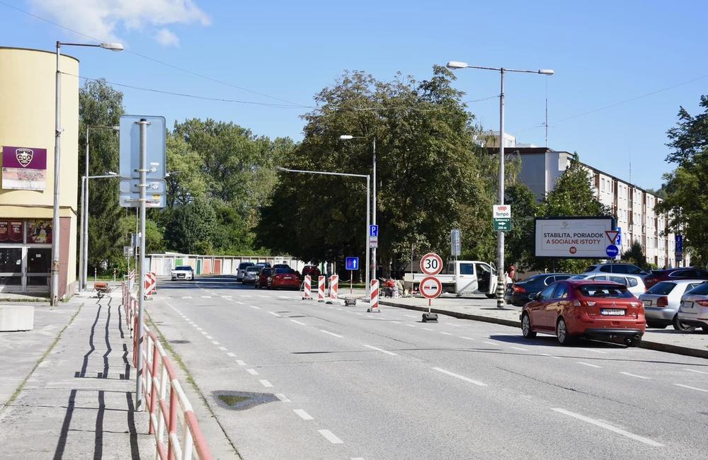 FOTO: Pozrite sa, ako prebieha oprava priechodu pri zimnom štadióne v Trenčíne, foto 4