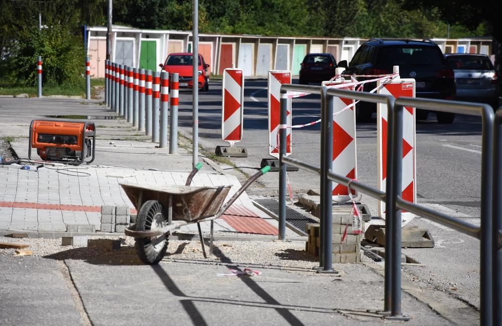 FOTO: Pozrite sa, ako prebieha oprava priechodu pri zimnom štadióne v Trenčíne, foto 1
