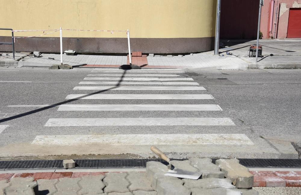 FOTO: Pozrite sa, ako prebieha oprava priechodu pri zimnom štadióne v Trenčíne, foto 5
