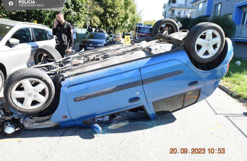 FOTO: Kuriózna dopravná nehoda. Opitý dôchodca za volantom dokázal takmer nemožné, foto 1