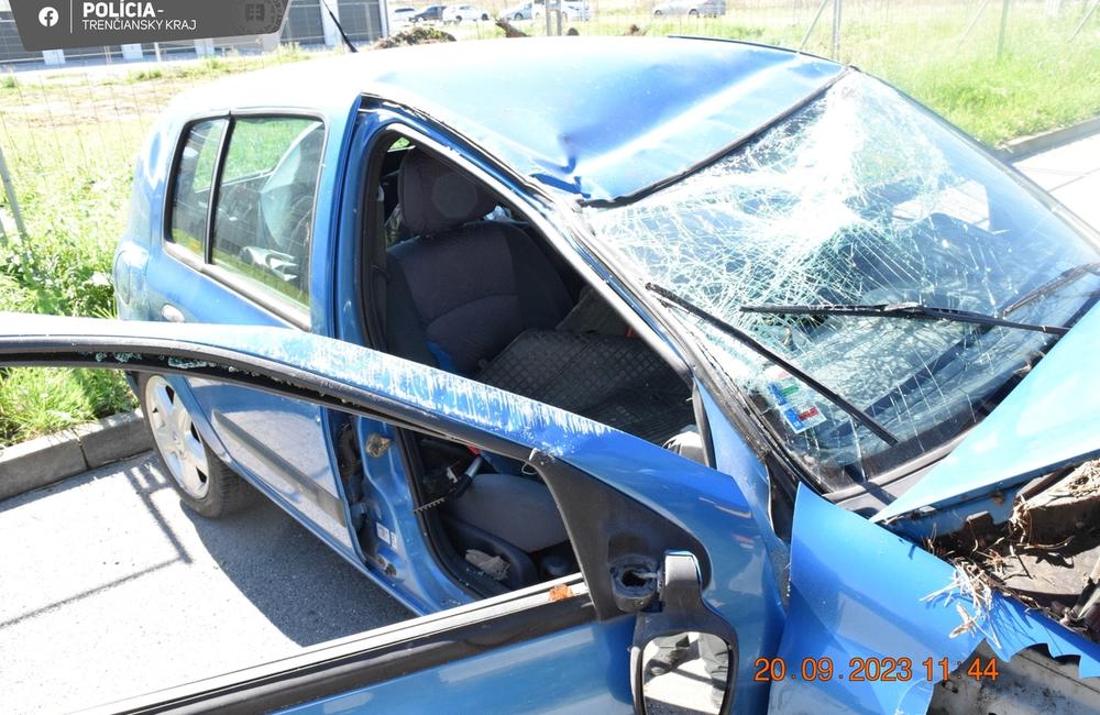 FOTO: Kuriózna dopravná nehoda. Opitý dôchodca za volantom dokázal takmer nemožné, foto 4