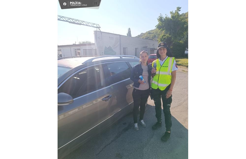 FOTO: Trenčianski policajti uverejnili správu o svojej akcii. Takto na to zareagovali ľudia, foto 2