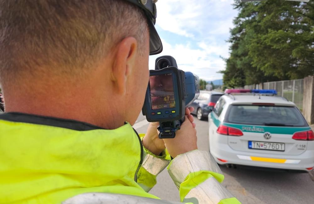 FOTO: Trenčianski policajti uverejnili správu o svojej akcii. Takto na to zareagovali ľudia, foto 6