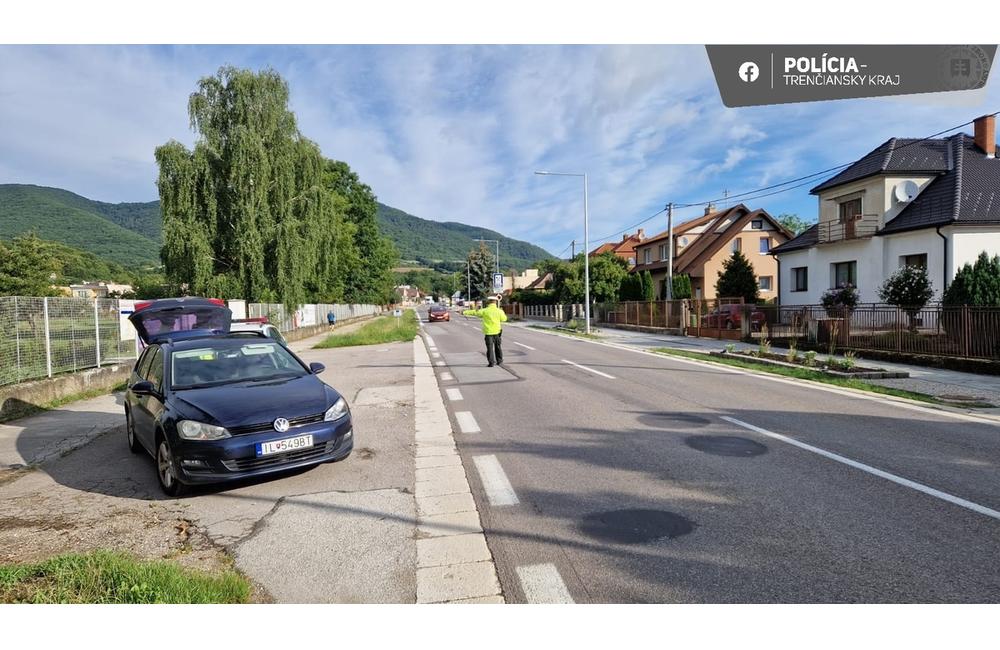 FOTO: Trenčianski policajti uverejnili správu o svojej akcii. Takto na to zareagovali ľudia, foto 7