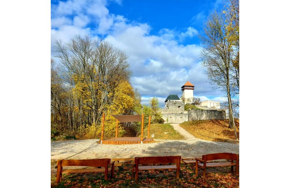 FOTO: Najfarebnejšie obdobie roka prichádza aj na Trenčiansky hrad, foto 4