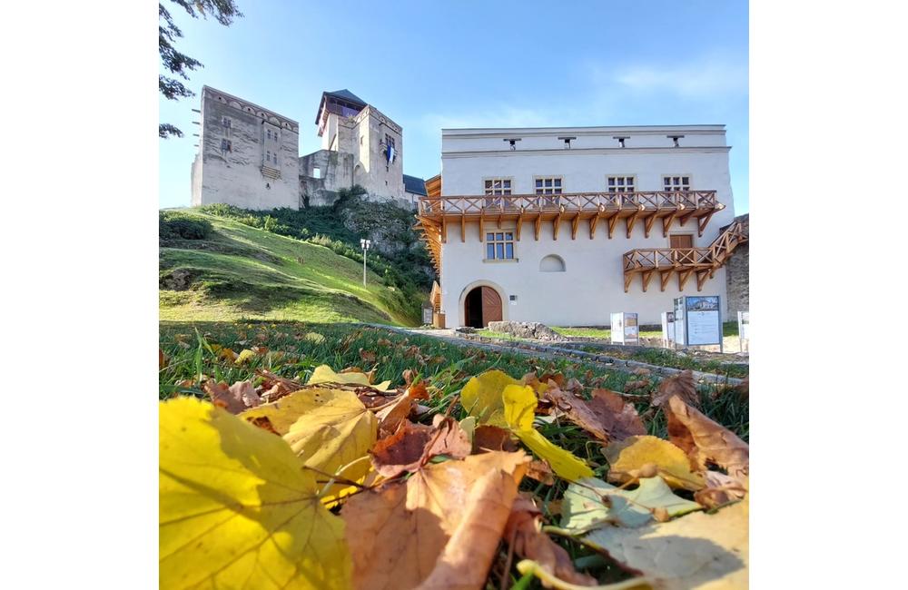 FOTO: Najfarebnejšie obdobie roka prichádza aj na Trenčiansky hrad, foto 8