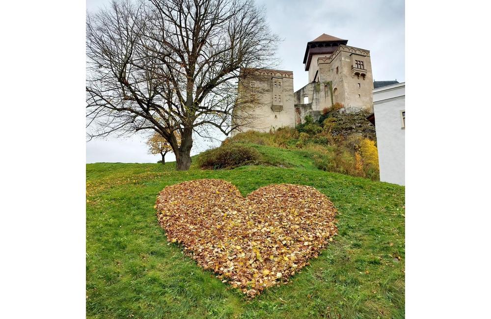 FOTO: Najfarebnejšie obdobie roka prichádza aj na Trenčiansky hrad, foto 1
