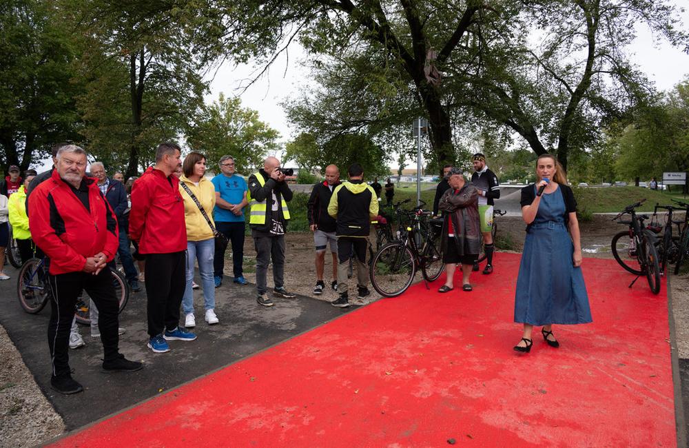 FOTO: Otvorenie nového úseku Hornonitrianskej cyklomagistrály z Partizánskeho do Malých Bielic, foto 1