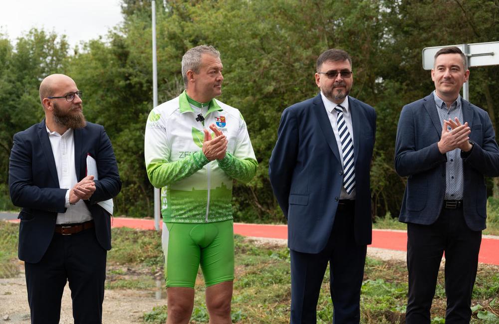 FOTO: Otvorenie nového úseku Hornonitrianskej cyklomagistrály z Partizánskeho do Malých Bielic, foto 17