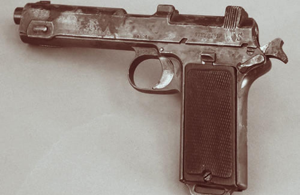 FOTO: Bulvár z archívu: Milostná dráma takmer spred 100 rokov v kúpeľnom meste na Považí, foto 1