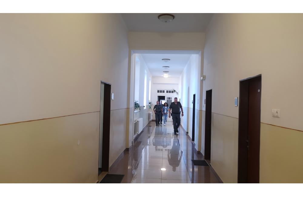 FOTO: Transvestita Kim opäť na súde vyvádzal. Žiadal prepustenie na kauciu, foto 1