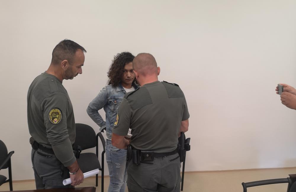 FOTO: Transvestita Kim opäť na súde vyvádzal. Žiadal prepustenie na kauciu, foto 5