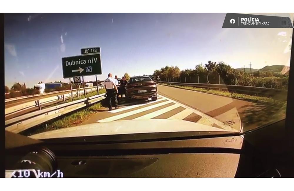 FOTO: Z oslavy rovno za volant a na diaľnicu. Pozornému oku dopravných policajtov však podgurážený vodič neunikol, foto 3