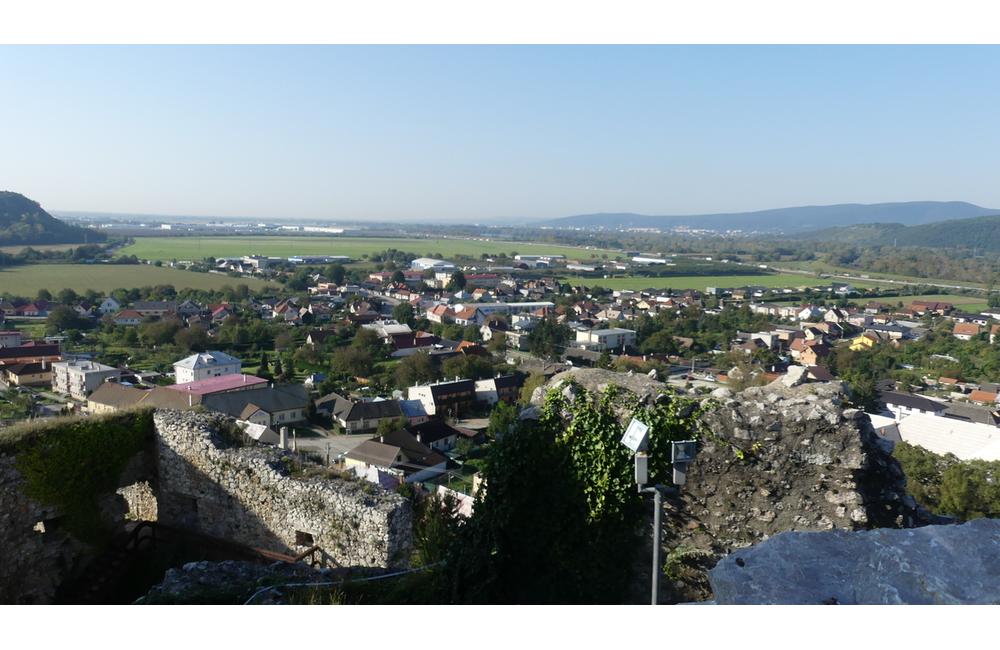 FOTO: Hrad Beckov vstáva z popola. Takýto výhľad návštevník zažije po prvýkrát, foto 4