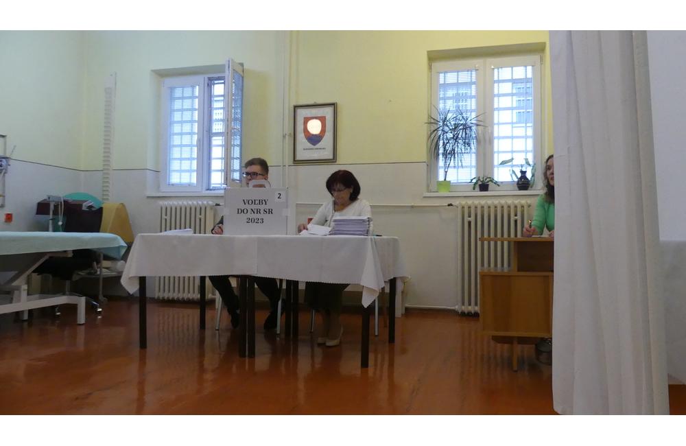 FOTO: Volilo sa aj vo väzenskej nemocnici v Trenčíne, právo voliť ale využilo len približne 20 percent väzňov, foto 3