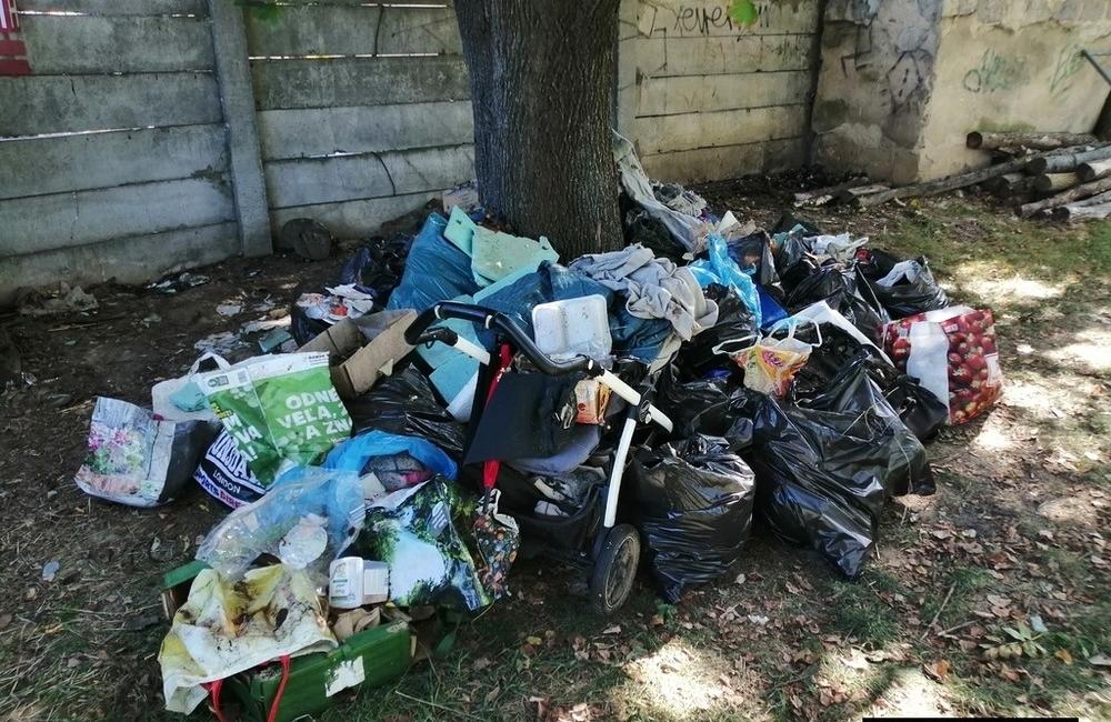FOTO: V Trenčíne si povedali dosť! Neporiadok z parku musel zmiznúť, foto 5