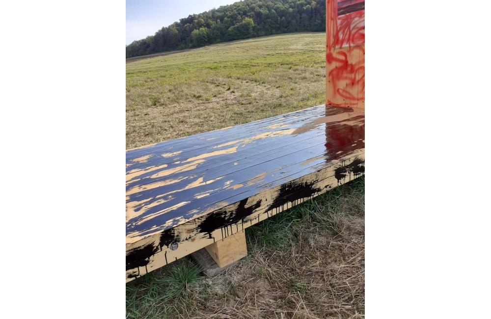 FOTO: Pozorovateľňa sa stala terčom vandalov. Len nedávno ju pritom otvorili, foto 3
