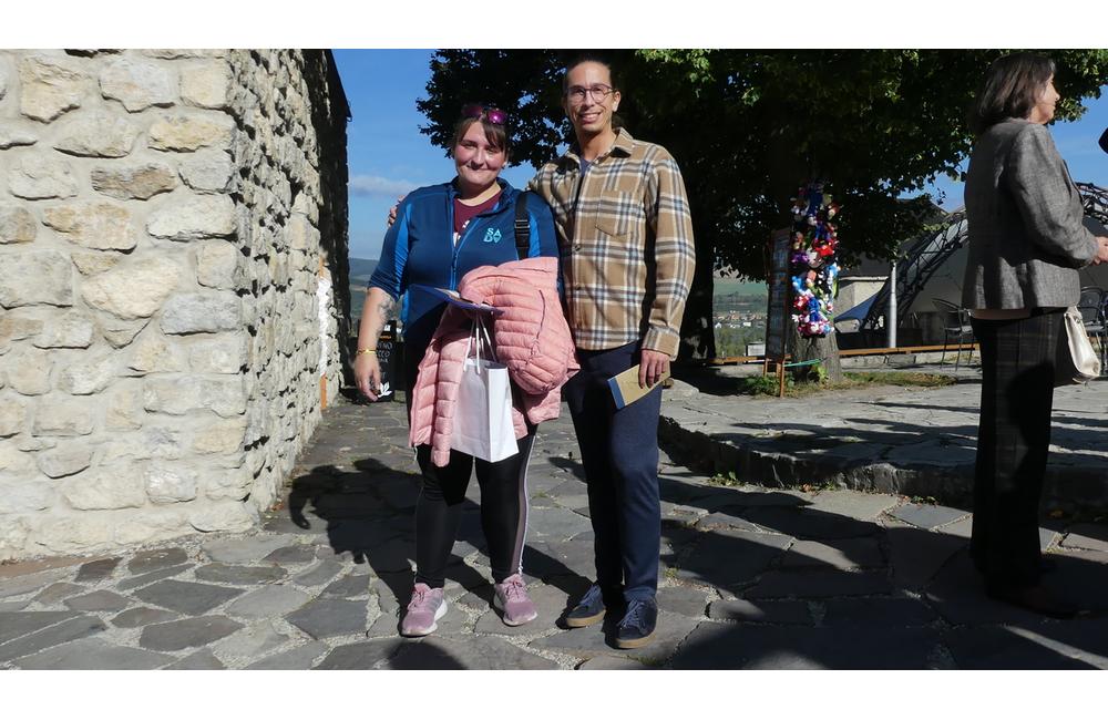 FOTO: S jubilejnými návštevníkmi na Trenčianskom hrade sa roztrhlo vrece, foto 7