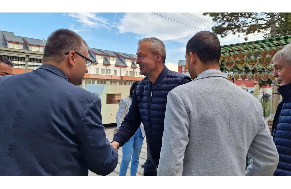 FOTO: Cez víkend sa v Trenčianskom kraji konali hodové slávnosti aj výstava exotického vtáctva, foto 7