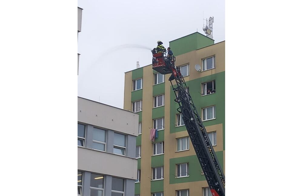 FOTO: Školu v Trenčíne evakuovali. Išlo o previerkové cvičenie trenčianskych hasičov, foto 7