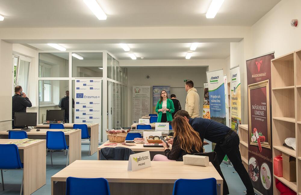 FOTO: Zmodernizované priestory internátu a kaštieľa v okrese Ilava, foto 27