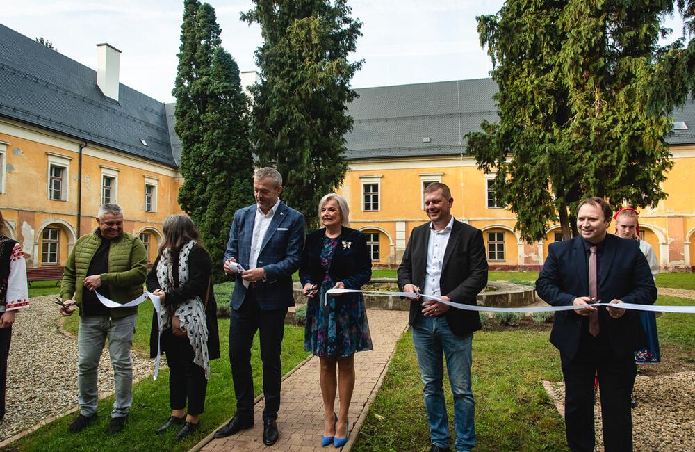 FOTO: Zmodernizované priestory internátu a kaštieľa v okrese Ilava, foto 36