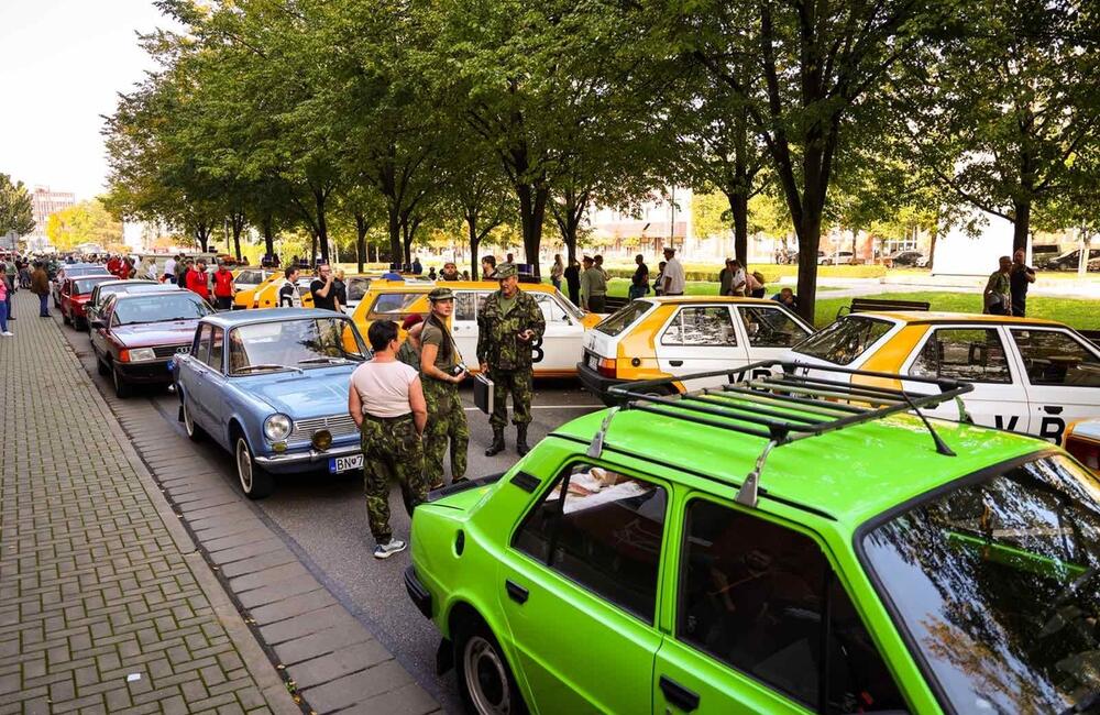 FOTO: Unikátna prehliadka veteránov v Partizánskom, foto 13