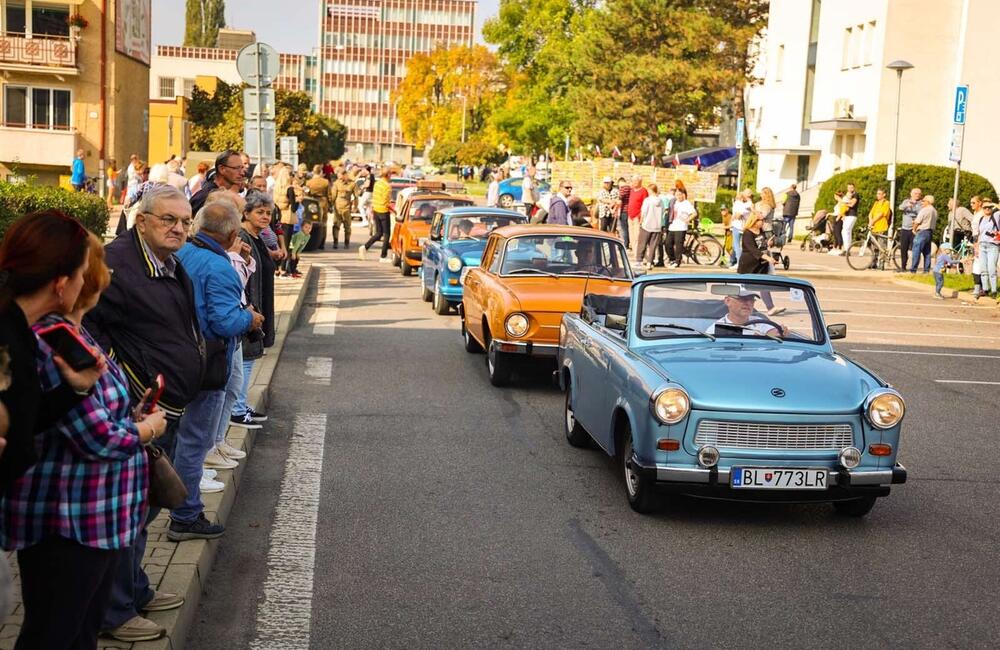 FOTO: Unikátna prehliadka veteránov v Partizánskom, foto 1