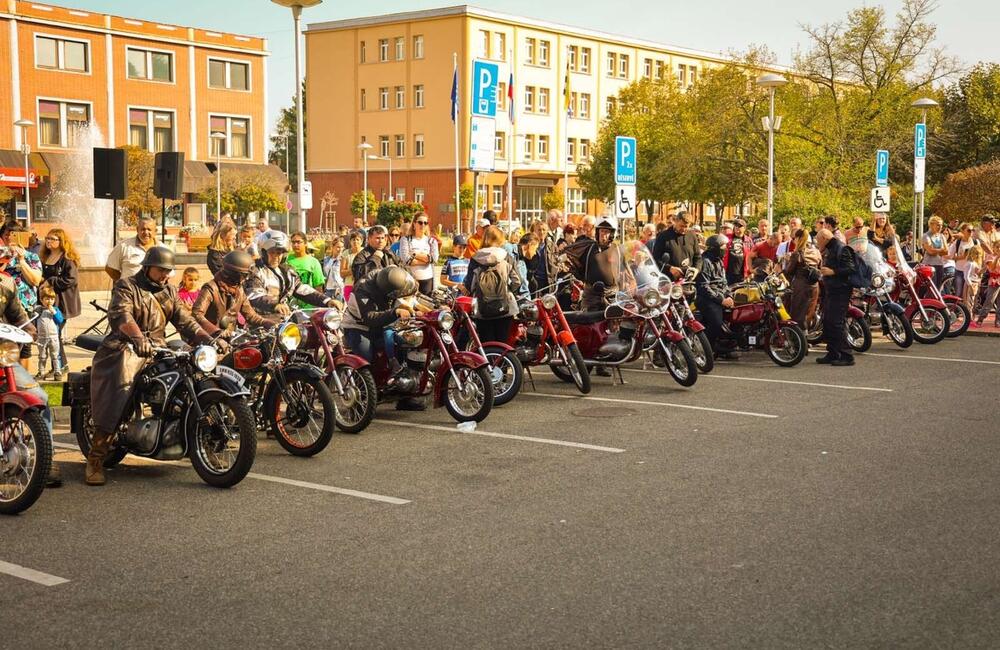 FOTO: Unikátna prehliadka veteránov v Partizánskom, foto 47
