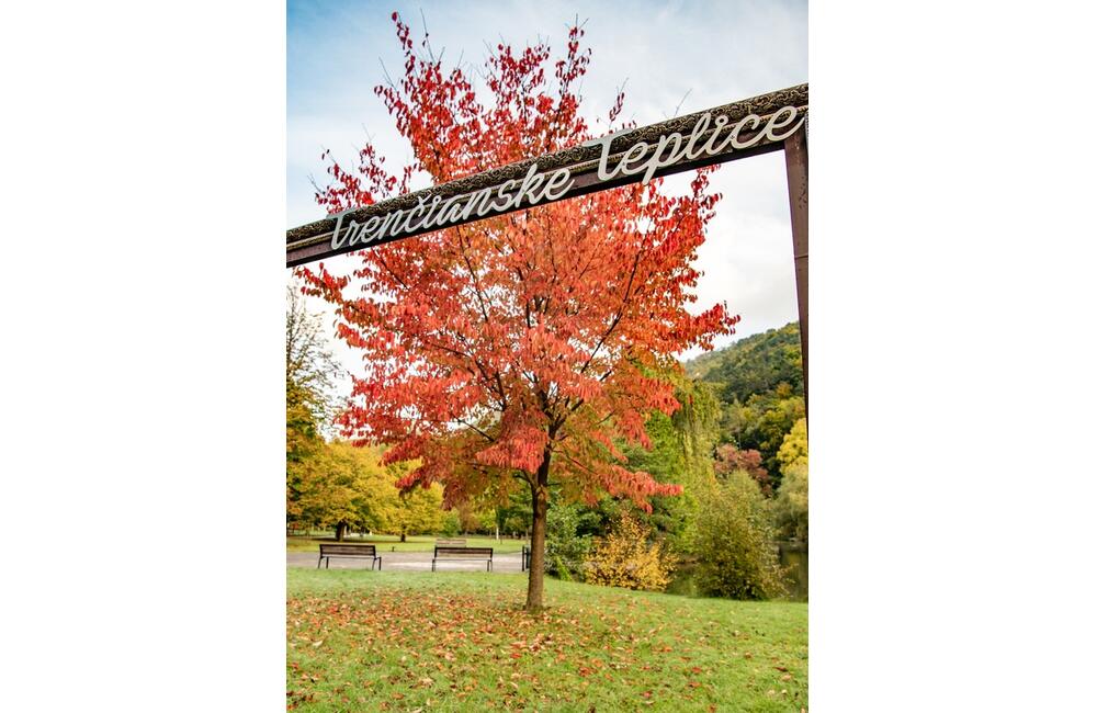 FOTO: Rozkvitnutá jeseň v kúpeľnom meste na Považí. Viete ako vznikli?, foto 10