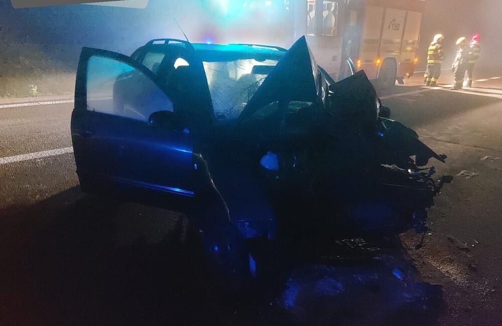 FOTO: Hrozivá nehoda na D1: Vodič zostal stáť so svojim autom krížom cez diaľnicu. Stalo sa mu to osudným, foto 2