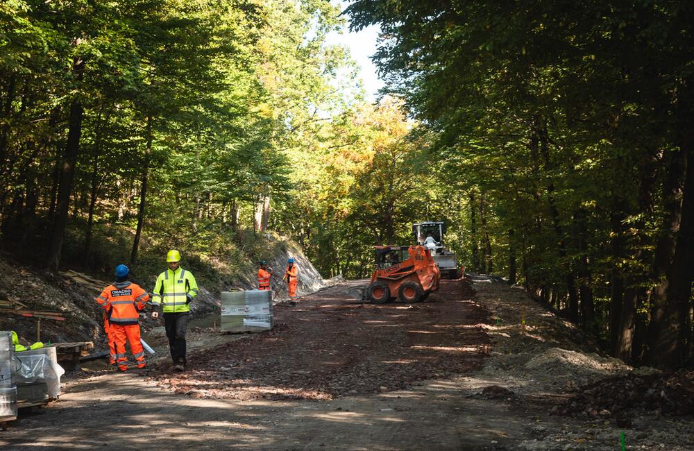 FOTO: Modernizácia cesty z Veľkých Uheriec do Skýcova, foto 12