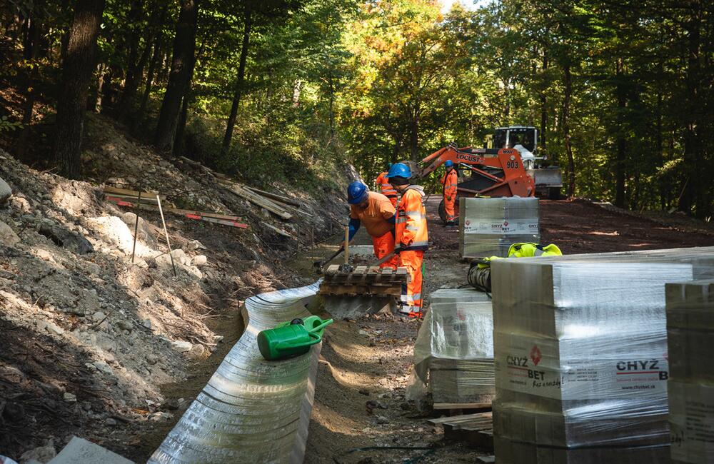 FOTO: Modernizácia cesty z Veľkých Uheriec do Skýcova, foto 2