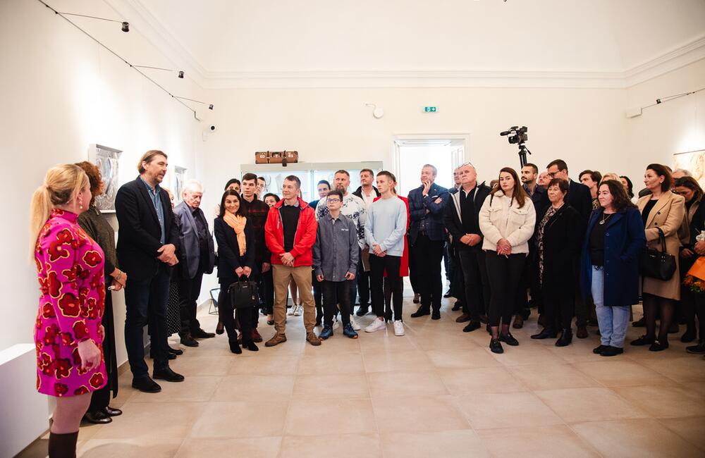 FOTO: V kaštieli pri Ilave otvárali výstavu Ruky svetla, foto 4