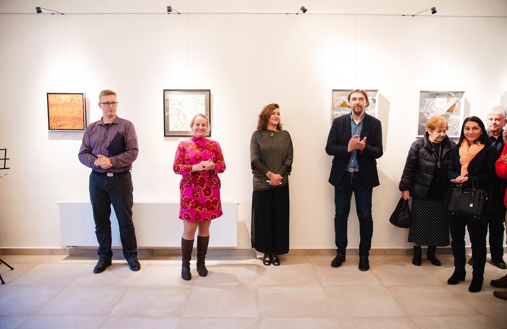 FOTO: V kaštieli pri Ilave otvárali výstavu Ruky svetla, foto 7